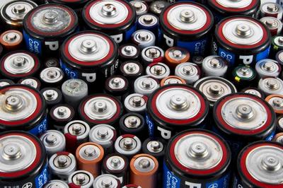 Kun halvdelen af landets brugte batterier indleveres til genanvendelse
